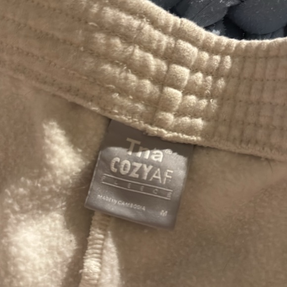 Aritzia TNA shorts - Picture 3 of 3